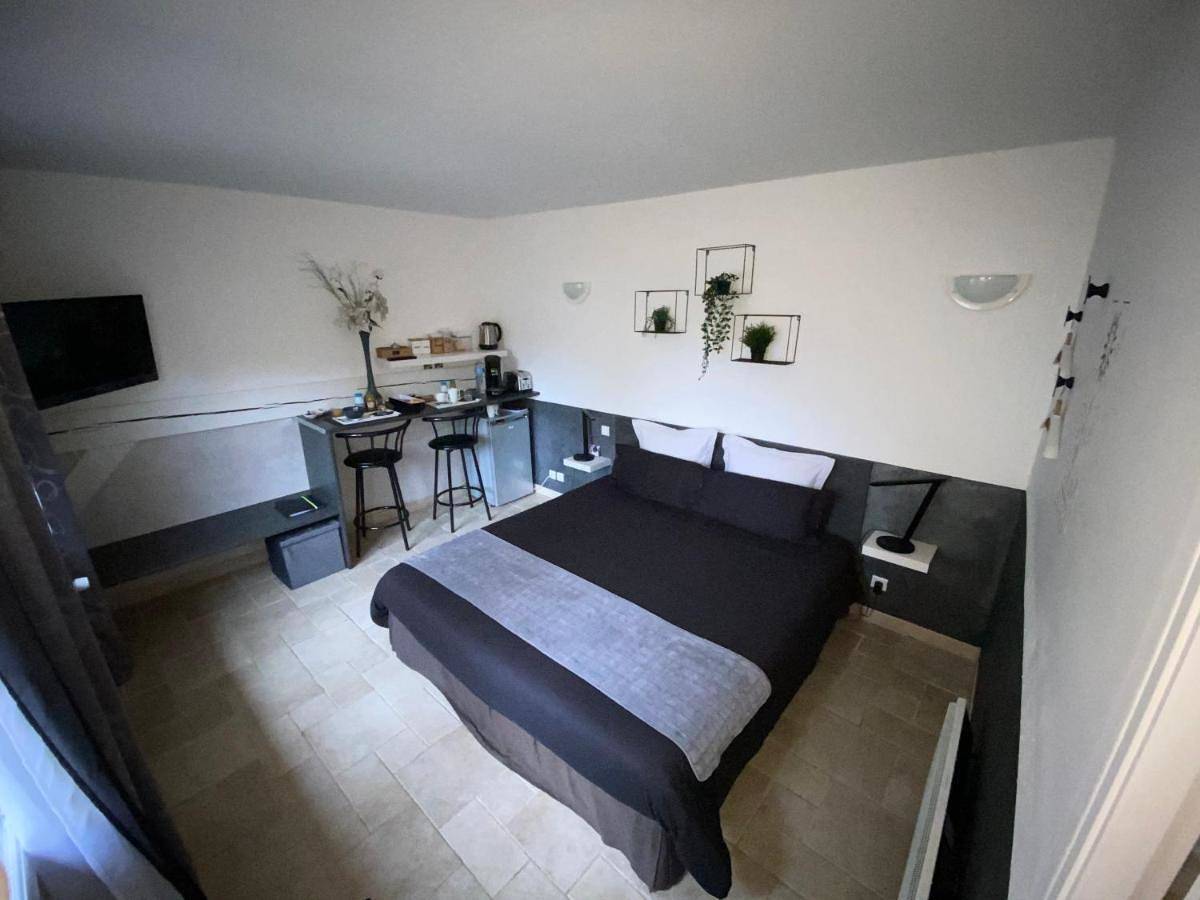 Deluxe Queen Room with Two Queen Beds in Esches (homonymie), Oise