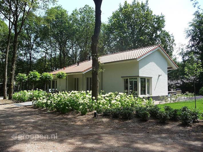Vakantiehuis voor 12 personen, with Balkon/Terras and Whirlpool as well as Terras and Tuin in Uden