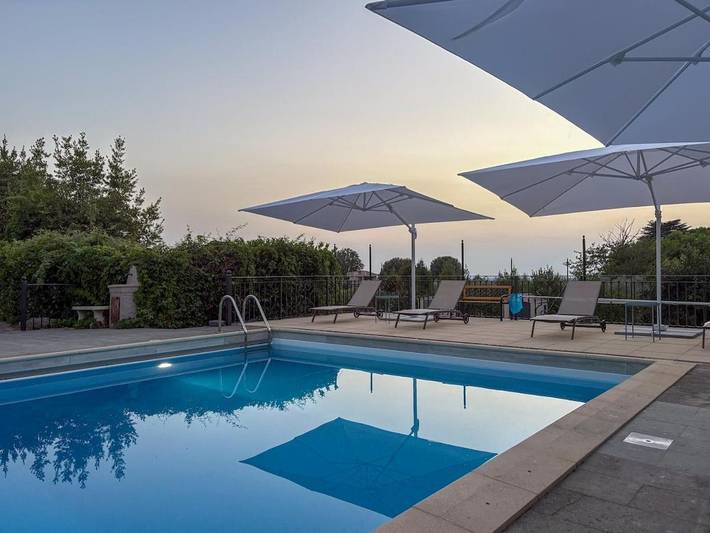 Villa für 11 Personen, mit Balkon und Terrasse sowie Garten und Pool in Marino