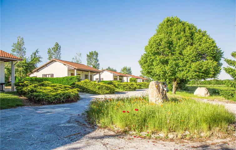 Retraite en bord de mer avec piscine et parking in Sarrecave, Haute-Garonne
