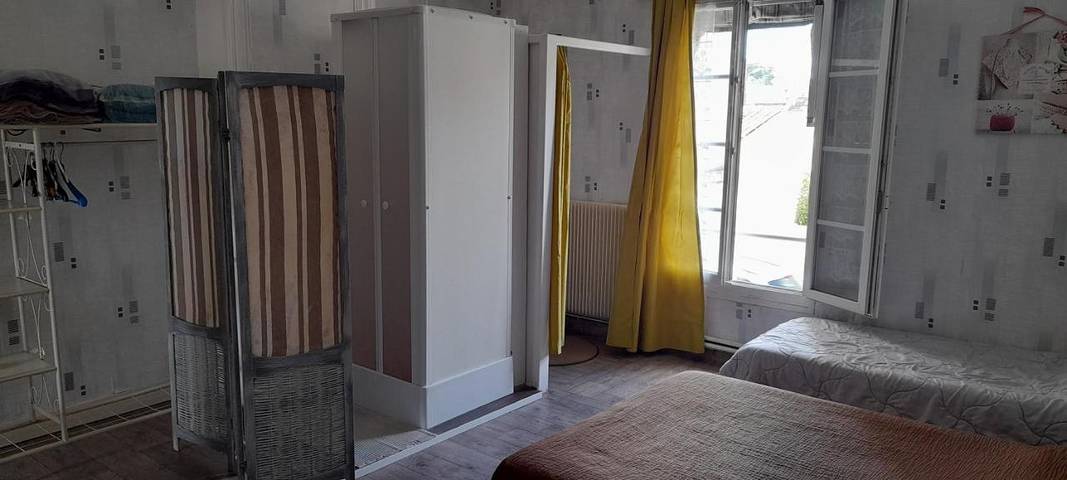 Hôtel pour 5 personnes, avec terrasse et jardin à Saintes - 2