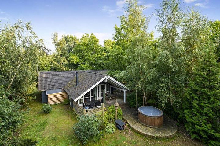 Modernes Ferienhaus mit Wildnis Bad inmitten der wunderschönen Natur von Djursland in Rønde, Djursland