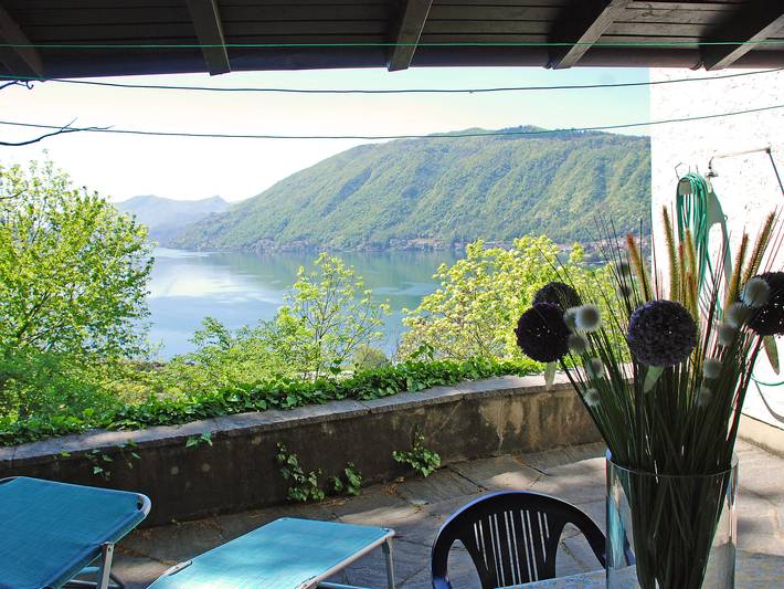 Ferienhaus für 6 Personen, mit Seeblick und Terrasse sowie Ausblick und Garten, mit Haustier am Luganersee - 4