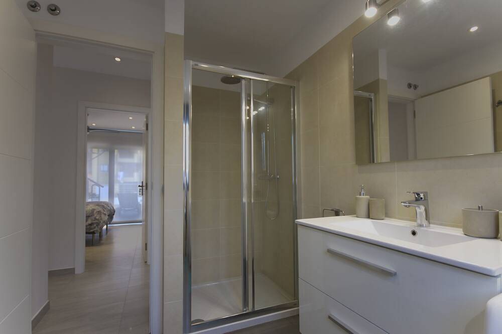 Entire apartment, Idaira I nuevo y amplio ático con tres dormitorios in Los Cristianos, Arona