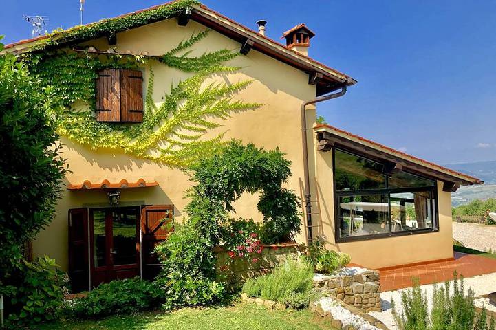 Tuscan villa with private salted and heated infinity pool, breathtaking view in Pelago, Valdarno