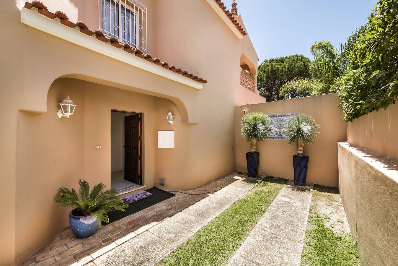 4 Bedrooms Private Pool Close To All Amenities in Quarteira, Faro District