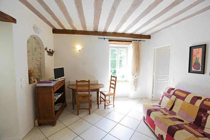 Gîte pour 4 personnes, avec jardin ainsi que piscine et terrasse, animaux acceptés à Charols - 2