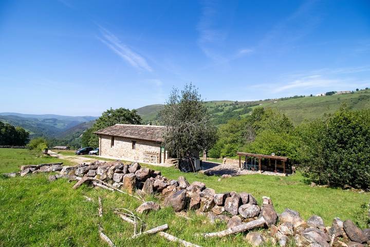 Casa rural para 13 personas, con Jardín en Valles Pasiegos