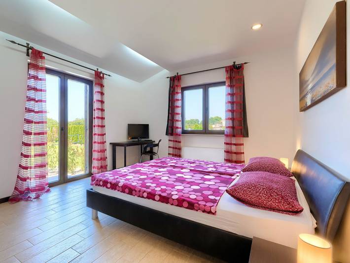 Ferienhaus für 10 Personen, mit Pool und Garten in Sisan - 4