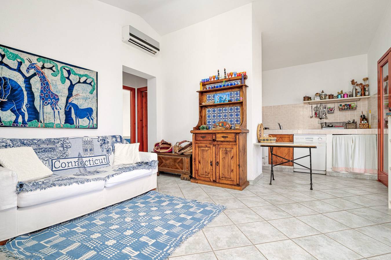 Entire apartment, Apartment 'Trilo Panorama' with Sea View, Private Terrace and Air Conditioning in Straulas, San Teodoro