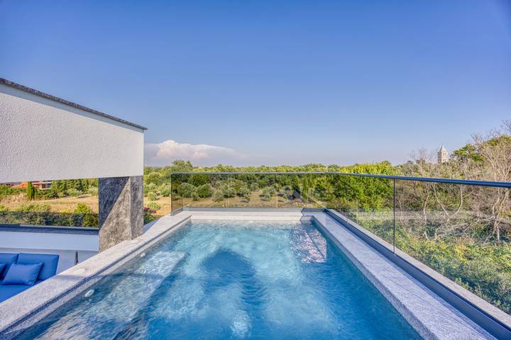 Villa pour 10 personnes, avec Balcon et Jacuzzi ainsi que Terrasse et Jardin à Nin - 4