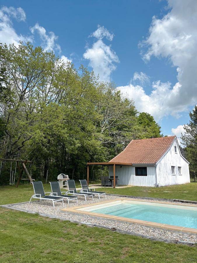 Gîte pour 4 personnes, avec Terrasse ainsi que Jardin et Piscine à Soulaures