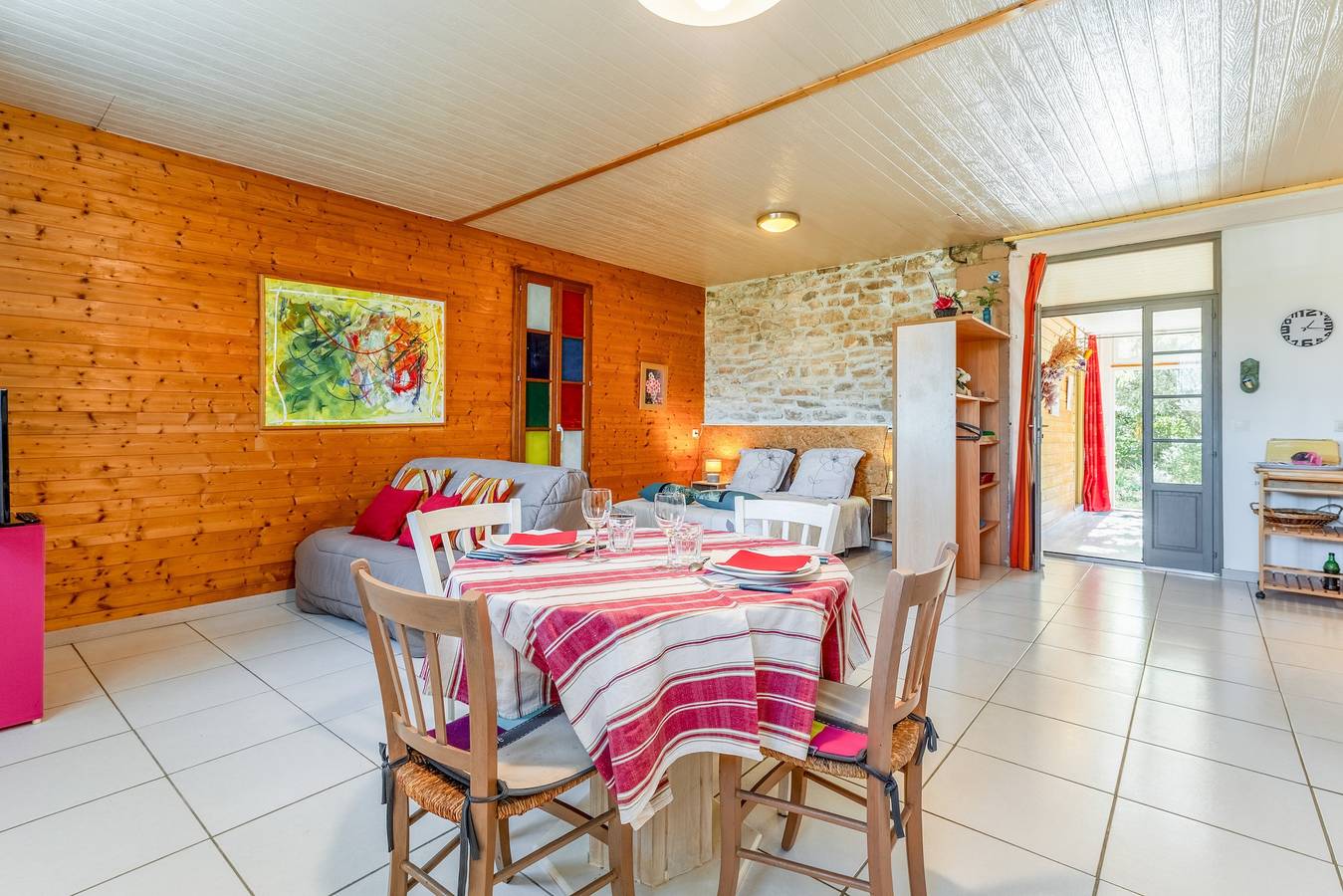 Maison de Vacances 'Gîte - Le Samiege' avec Terrasse Privée, Jardin Commun et Wi-Fi in Goudargues, Région de Nîmes
