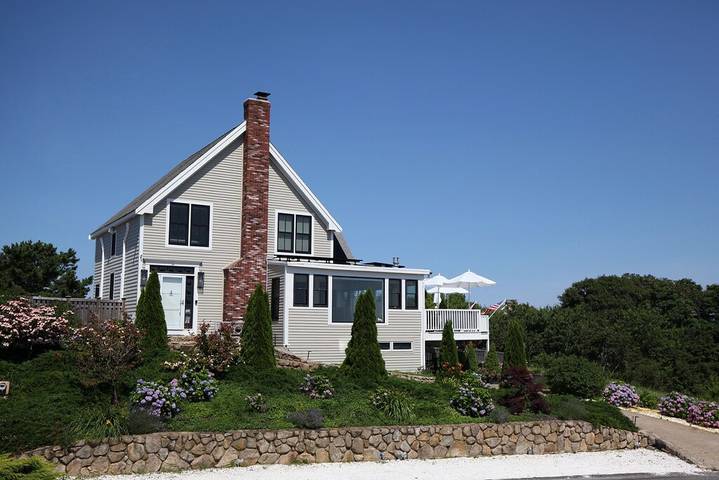 Vacation rental for 8 people, with yard and hot tub in Provincetown