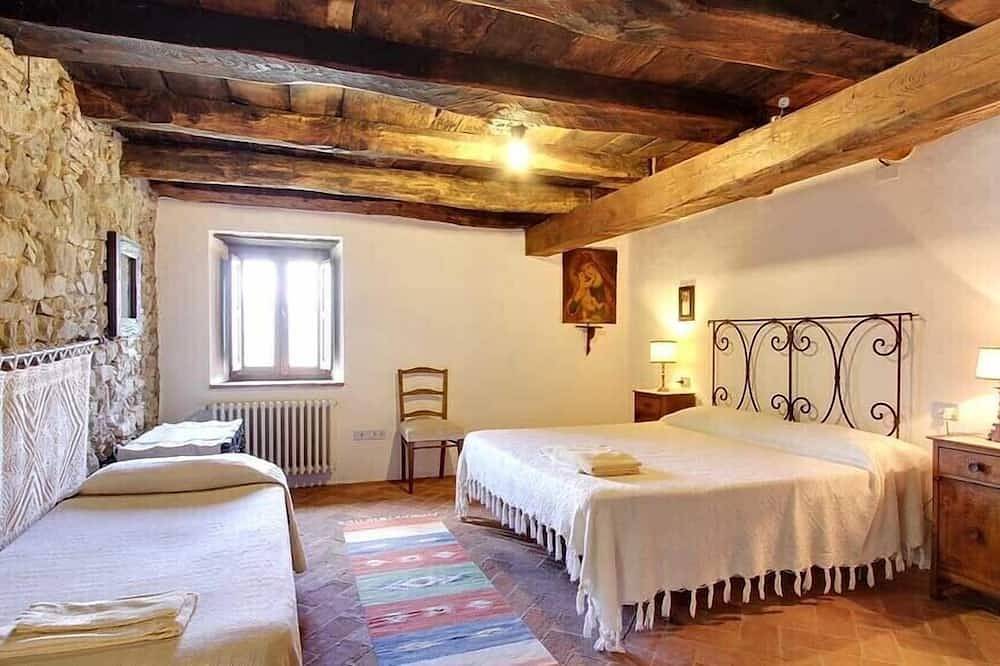 3 Schlafzimmer Villa (8 Personen) mit privatem Pool in Garfagnana in Villa Collemandina, Garfagnana