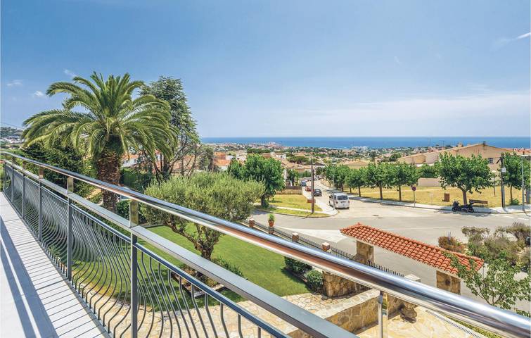 Geräumige Wohnung mit Pool und Terrasse in Alella, Maresme