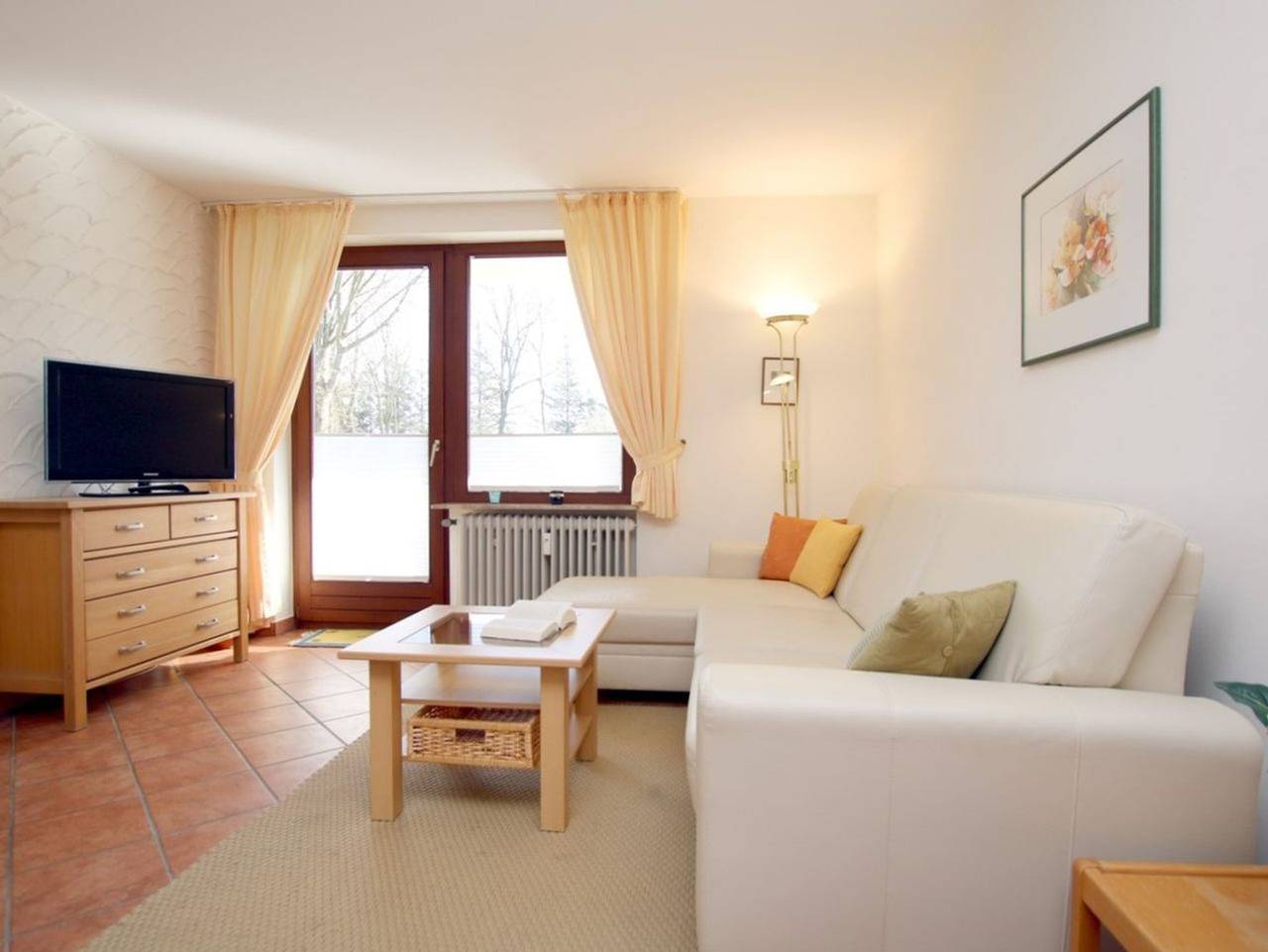 Ganze Ferienwohnung, Badestraße 80, Whg. 1, Goting Hus - Ferienwohnung im Hochparterre,  2- Zimmer mit ca. 40 m² Wohnfläche und Ostbalkon in Wyk auf Föhr (Stadt), Wyk auf Föhr