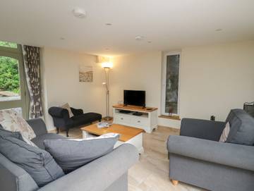 Log Cabin for 4 People in Carmarthenshire, South-Wales, Photo 4