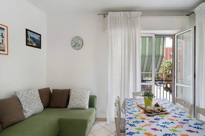 Appartamento intero, Appartamento 'Mari Fior' con vista mare, balcone e Wi-Fi in San Bartolomeo al Mare (Città), San Bartolomeo al Mare