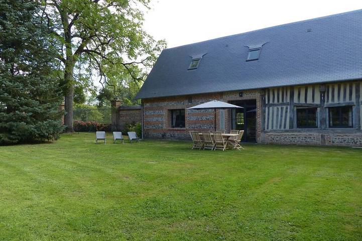 Location de vacances pour 8 personnes, avec jardin à Cottévrard
