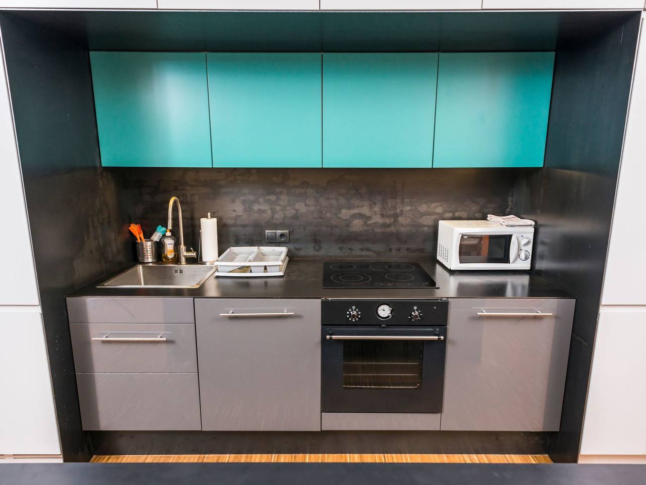 Ganze Wohnung, Appartement mit eigenem Garten und Terrasse in Hernals, Wien