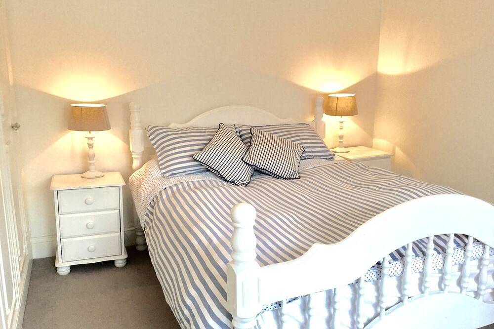 Entire apartment, Stunning Sandsend Property  - 30 meters from the beach! in Sandsend, North York Moors National Park