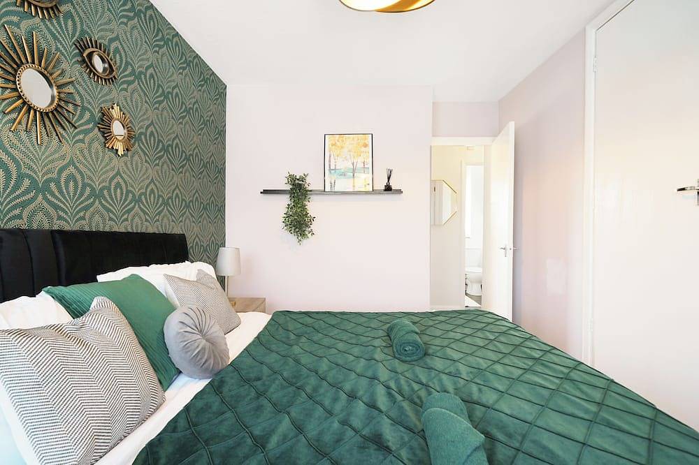 2Br Comfort Stay | Kitchen, Lounge & Sleeps 4 in Aylesbury, Chiltern Hills