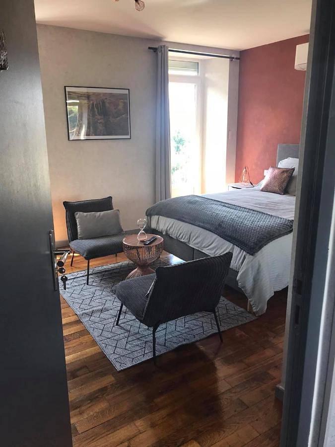 Double Room in Donzenac, Région de Brive-la-Gaillarde