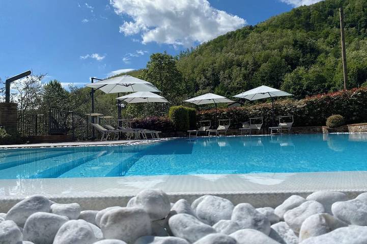 Cottage for 2 people, with pool and garden as well as terrace in Tuscany