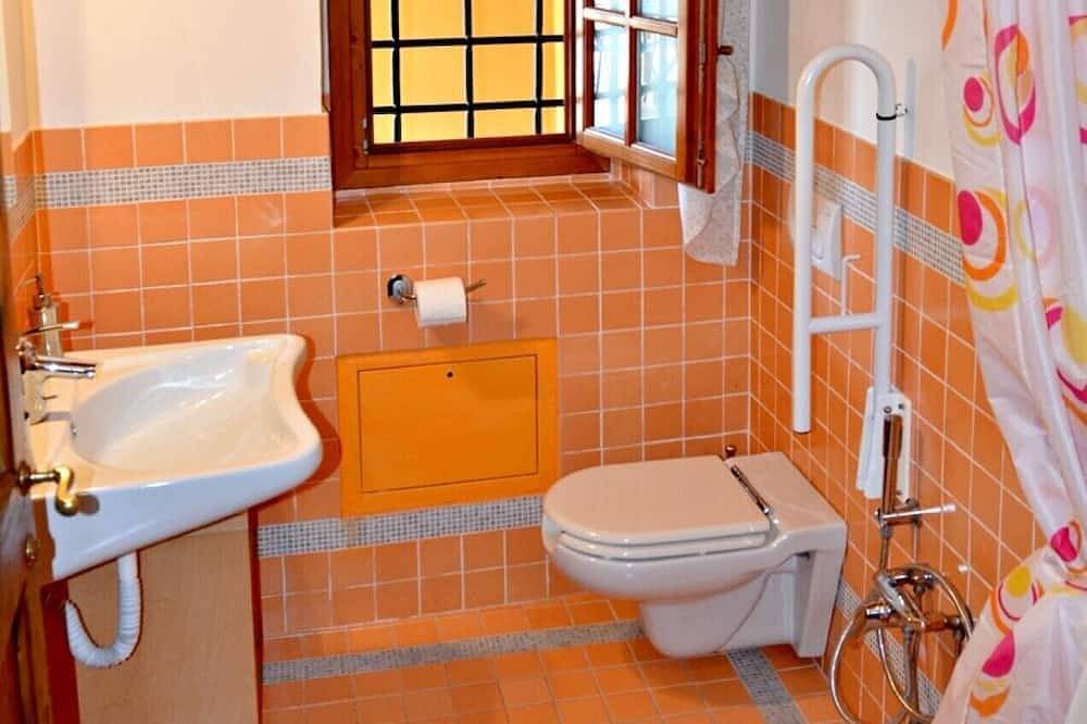 Entire apartment, Libeccio studio apartment with panoramic view of the hills in Scandicci, Florence Province