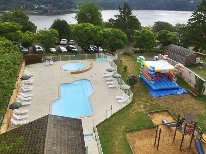 Gîte pour 4 personnes, avec Terrasse ainsi que Bassin pour enfant et Piscine
