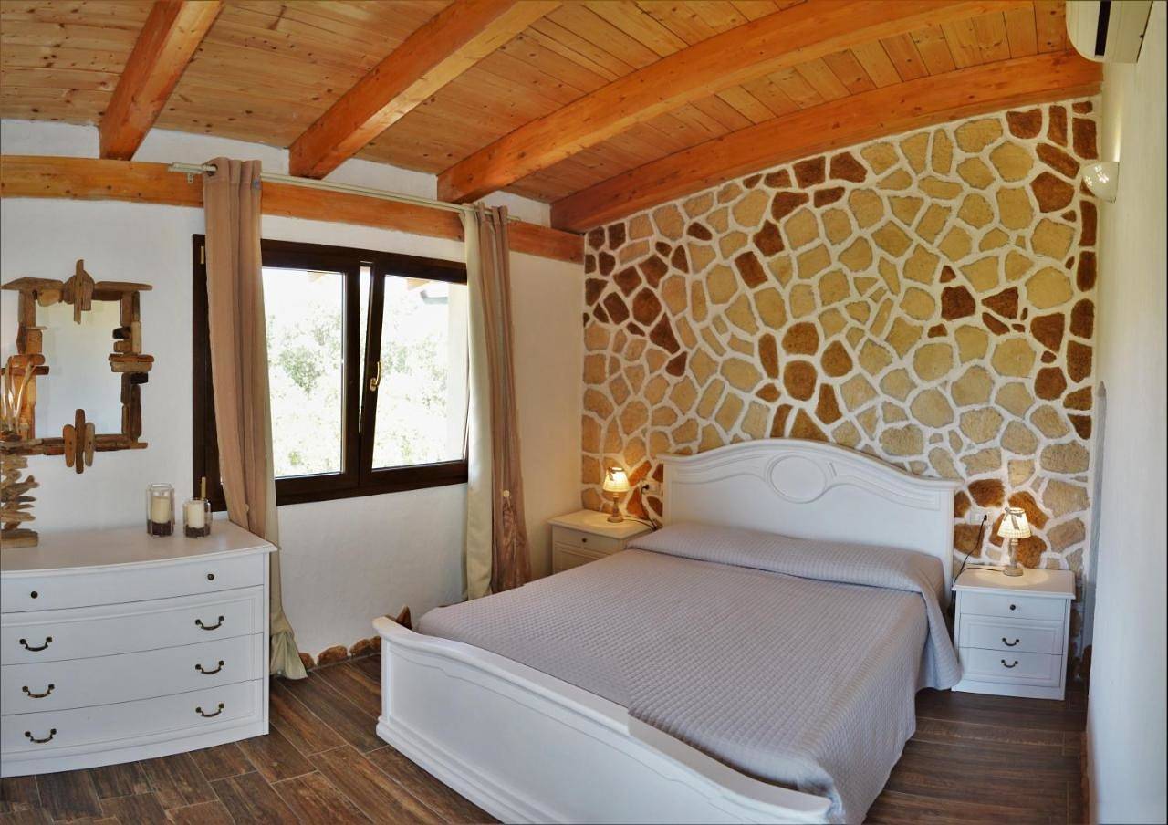 Double Room with Private Bathroom in Bulbuseddu, Luogosanto