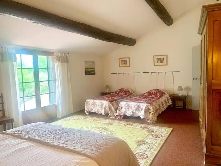 Location de vacances pour 8 personnes, avec vue et jardin, animaux acceptés à Montfrin - 4