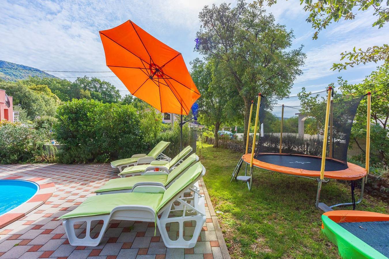 Hundefreundliches Ferienhaus mit Spielplatz, Privatpool, Kicker, Holzkohlegrill in Grizane, Primorje-Gorski Kotar