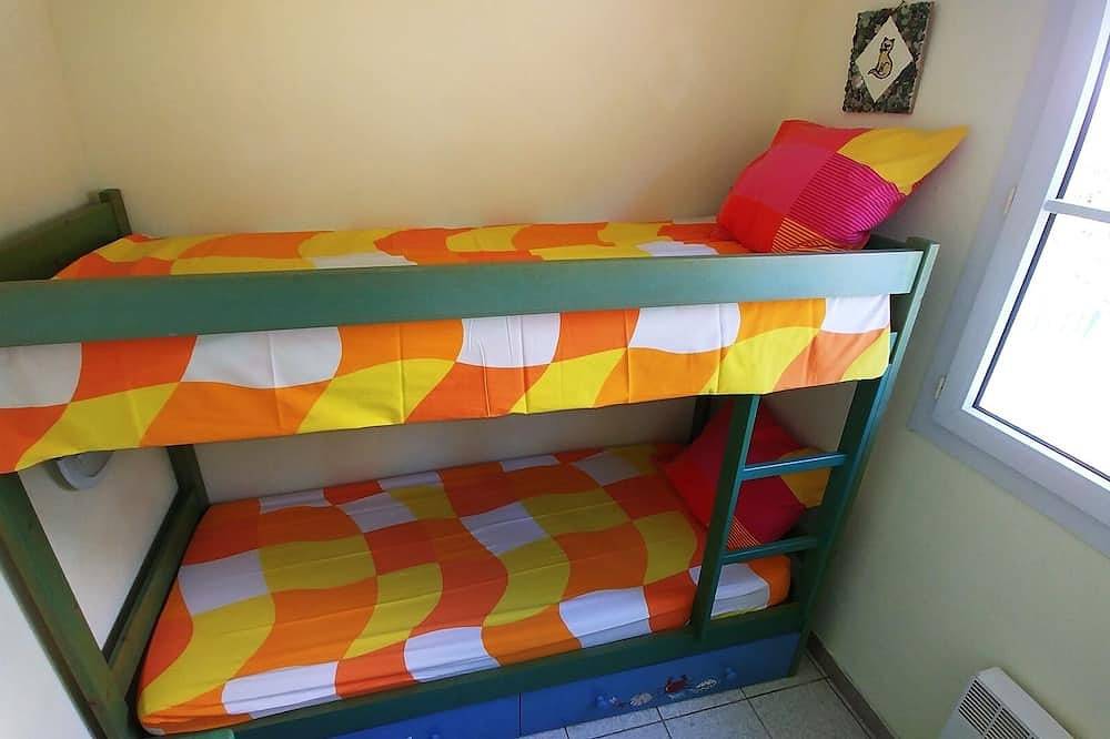 Appartement entier, Résidence privée en bord de mer avec tennis, piscine, boulodrome et restaurant. in Côte Vermeille, Cerbère