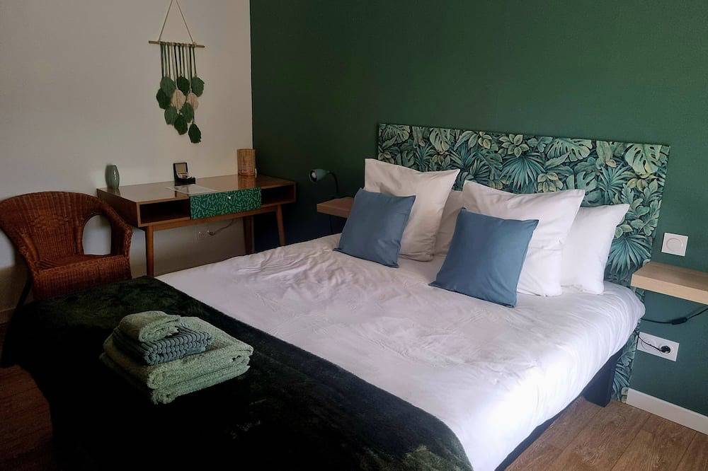 Ground floor Villa with swimming pool + petanque area - 2 bedrooms with en-suite bathrooms in Beaumes-de-Venise, Vaucluse