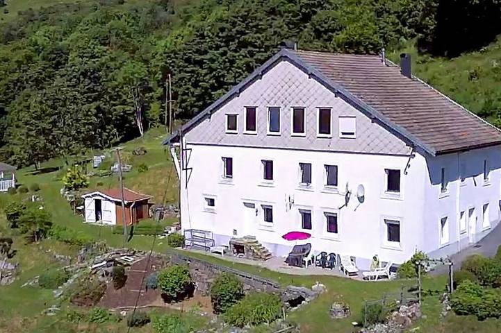 Gîte pour 2 personnes, avec terrasse et jardin
