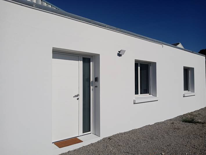 Entire apartment, Bâbord, quiet artisan area, near port & beach, wifi, parking, towels & cleaning not included in Arzon, Côte des Mégalithes