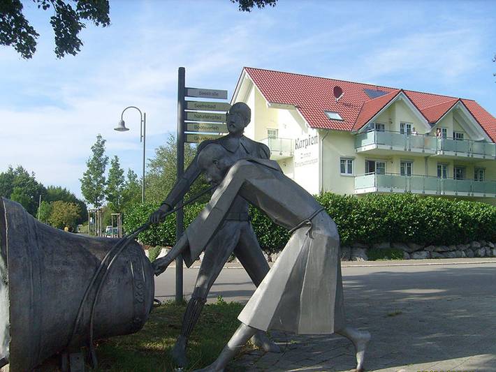 Hotel & Restaurant Karpfen - Doppelzimmer, 33 qm, mit Dusche, Balkon/Terrasse in Illmensee, Region Bodensee-Oberschwaben