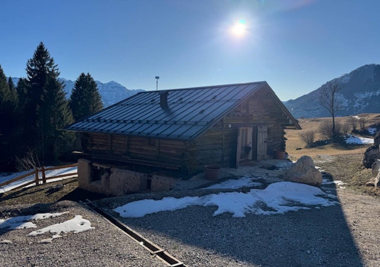 Chalet 'Maso 1445, Quiet, Breathtaking View' with Mountain View, Private Terrace and Wi-Fi in Tonadico, Primiero San Martino di Castrozza