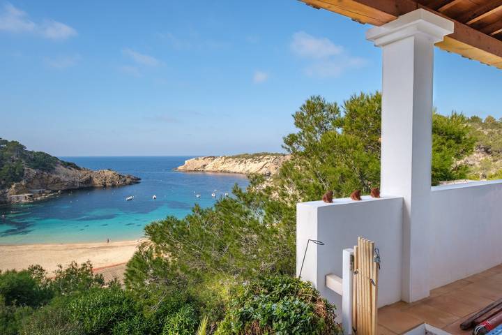 Vacation rental for 8 people, with yard in Ibiza