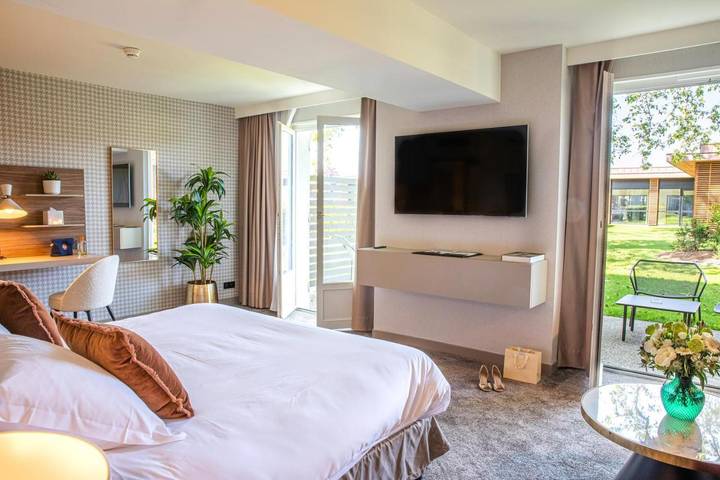 Hôtel pour 2 personnes, avec jacuzzi et piscine ainsi que sauna et jardin, animaux acceptés à Saint-Galmier - 3