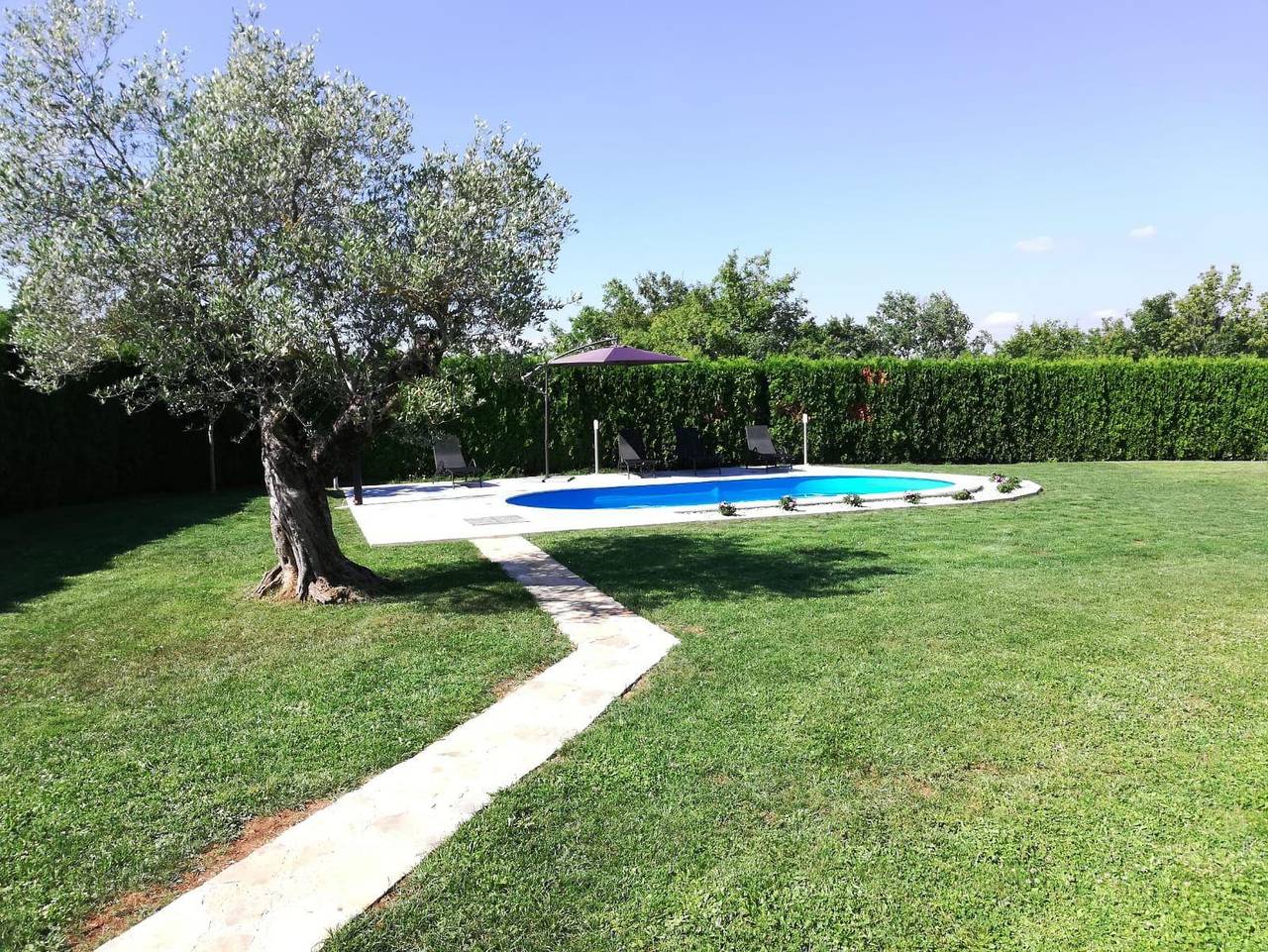 Vakantiehuis met privé-zwembad voor 4 personen ca. 60 qm in Bazgalji, Istrië (binnenland van Istrïë) in Gračišće, Centraal Istrië