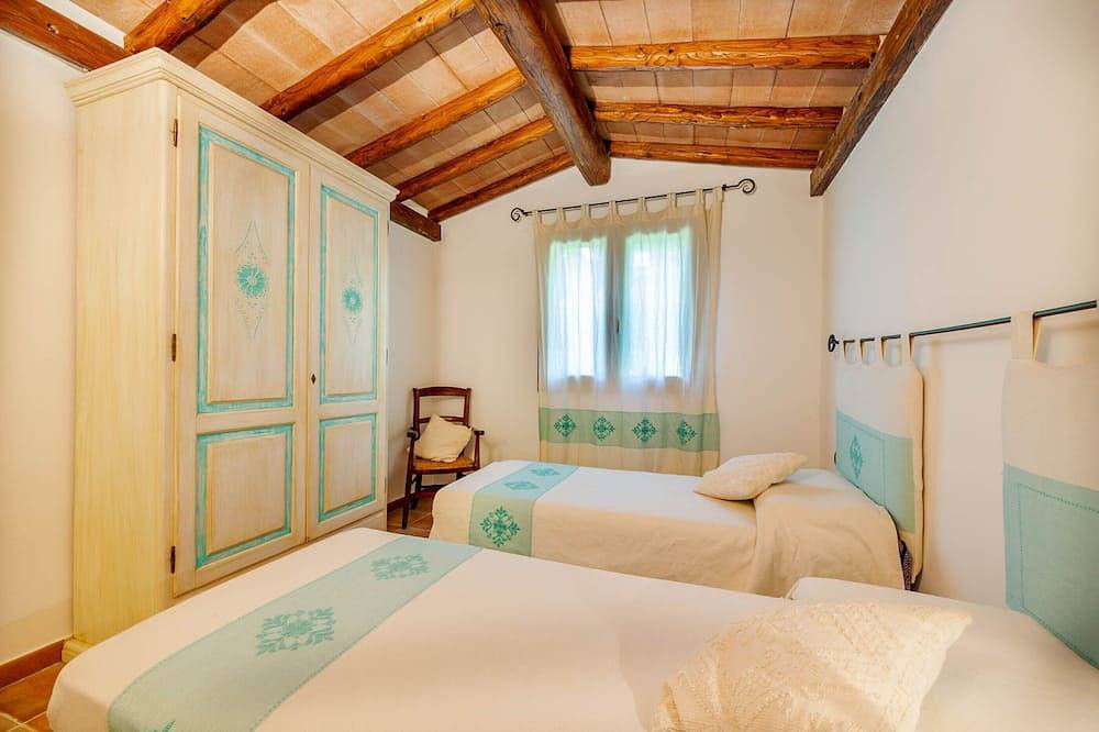 130 qm große Villa.  100 Meter vom Meer entfernt mit Garten in Tancau sul Mare, Lotzorai