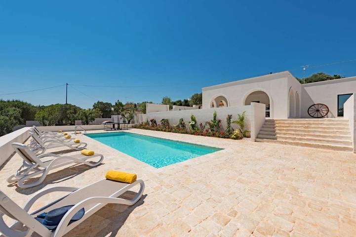 Villa pour 6 personnes, avec Balcon et Terrasse ainsi que Jardin et Piscine à Certosa