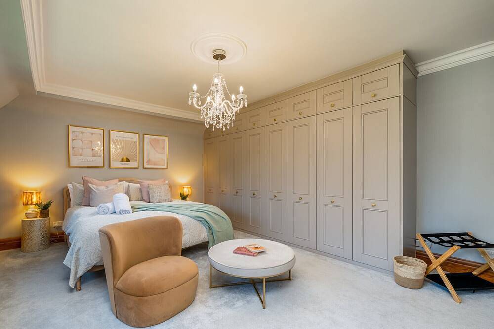 Luxury Period 7 Bed Mansion near Warner Bros in Watford, Hertfordshire