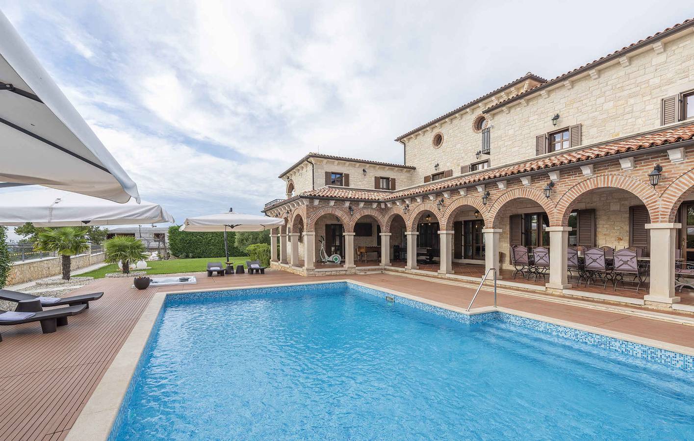 Villa mit toller Ausstattung, Meerblick, Pool und Jacuzzi  in Općina Višnjan, Zentralistrien