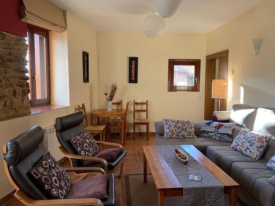 Three-Bedroom Chalet in Merindad de Sotoscueva, Cordillera Cantábrica
