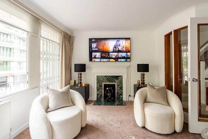 Villa für 14 Personen, mit Whirlpool und Balkon in London