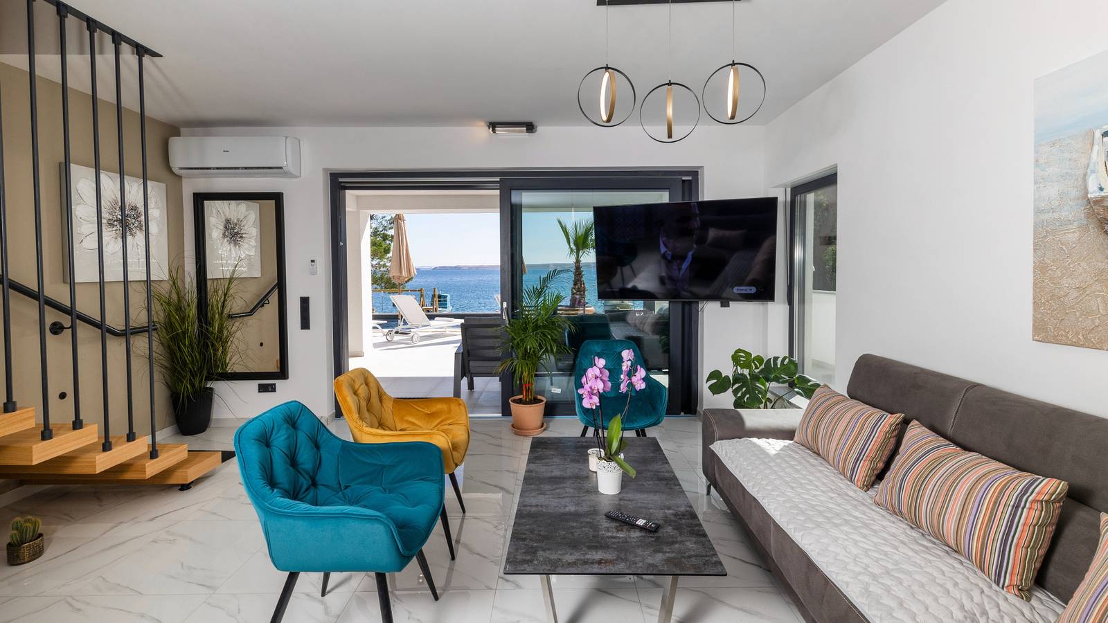 Villa Palazzo Maestral beachfront by Villas Guide in Baric Draga, Naturpark Velebit